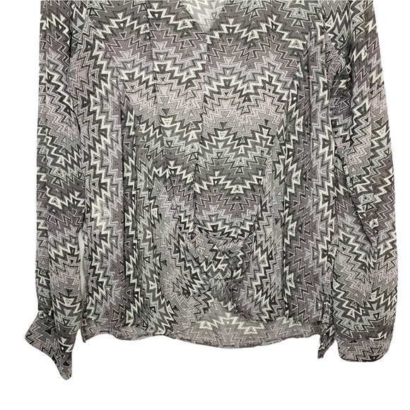 Forever 21 Gray Chevron Print V Neck Knot Front Chiffon Blouse Size Medium - Picture 4 of 5